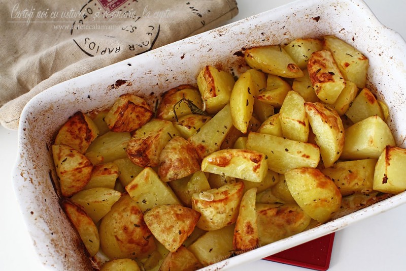 CARTOFI LA CUPTOR CU ROZMARIN SI USTUROI 0.700 gr